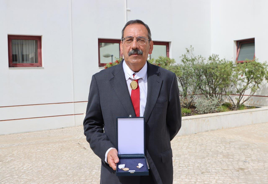 Ex-presidente da ENB condecorado com medalha de mérito