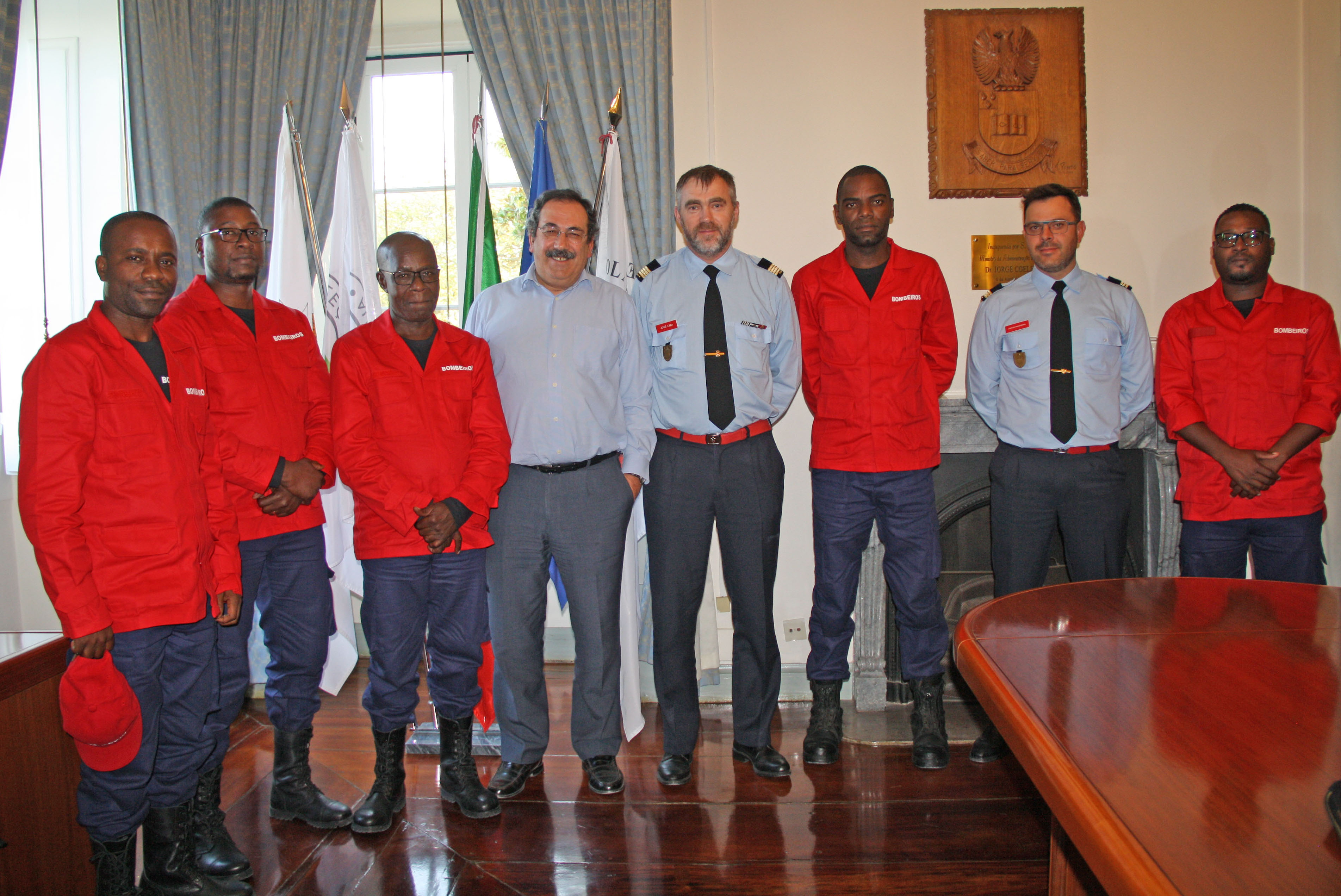 O grupo de bombeiros angolanos foi recebido pelo Presidente da ENB, Dr. José Ferreira.