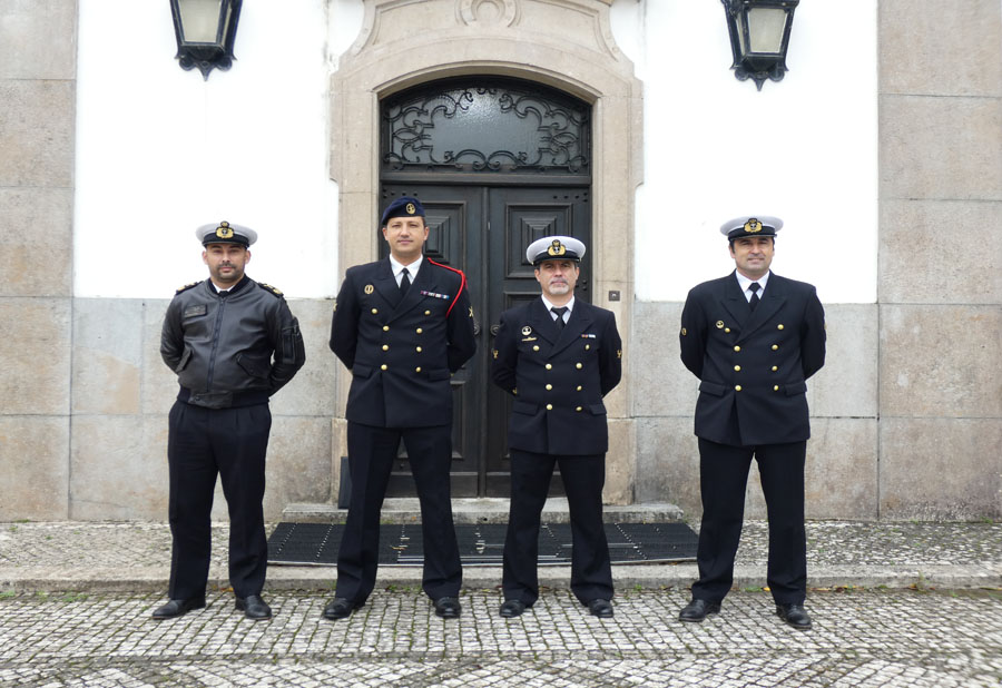 Militares da Marinha conhecem recursos utilizados na formação de bombeiros 
