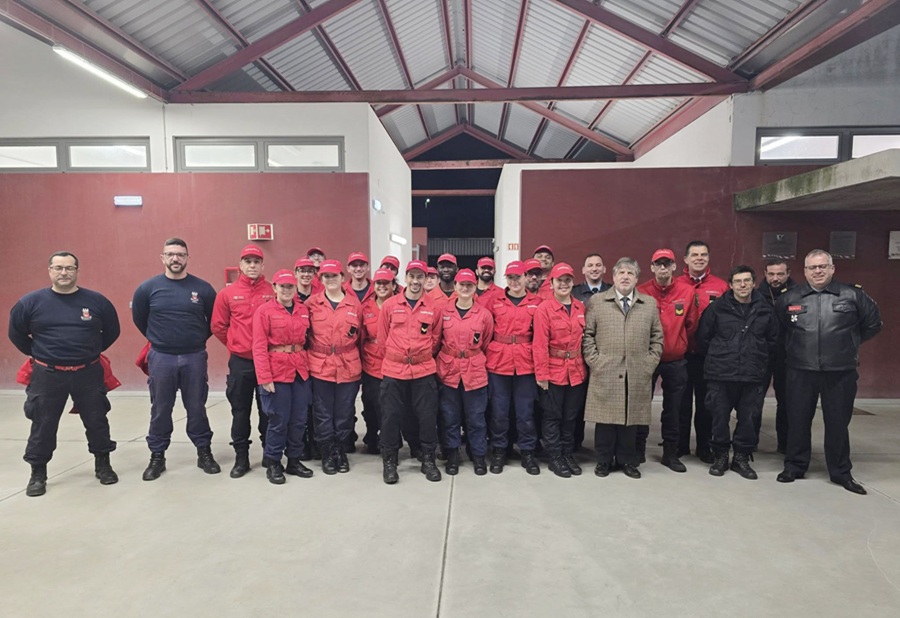 Estagiários recebem formação no Campo de Treinos de Combate a Incêndios Urbanos